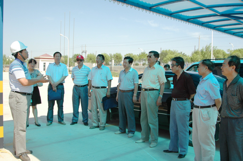 酒泉市人大常委會領導來公司檢查科學技術(shù)進步“一法一條例”實施情況