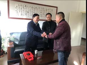 敦煌種業(yè)領(lǐng)導(dǎo)看望慰問公司老干部、老黨員及困難黨員職工